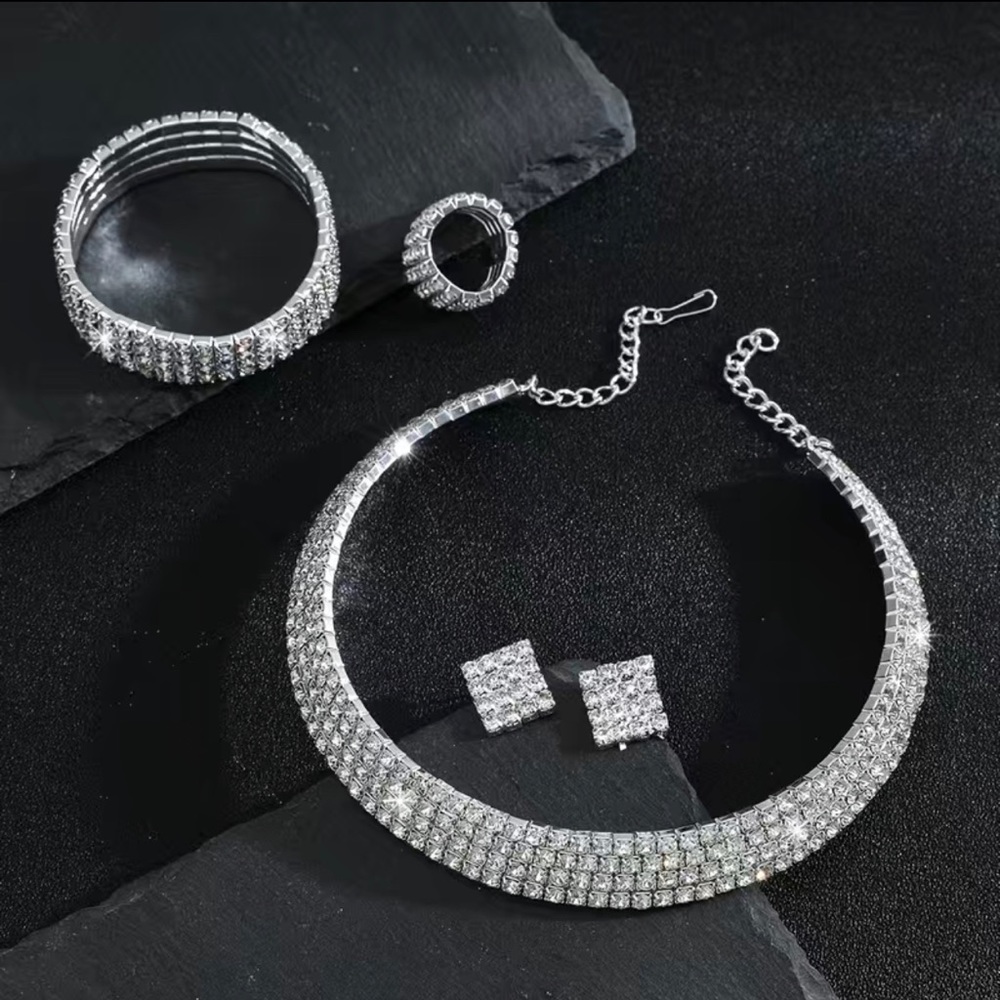 Gorgeous 4-Piece Rhinestone Crystal Jewelry Set -